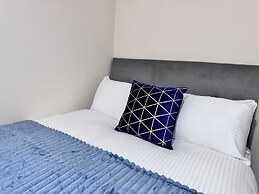 The Rich Living Apartment