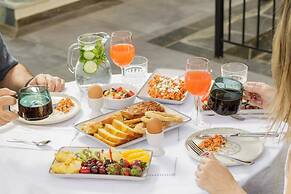 Meydani Suites