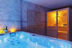 Meydani Suites