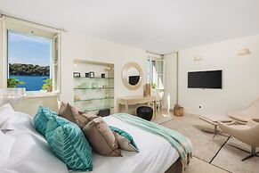 Natasha's Beachfront