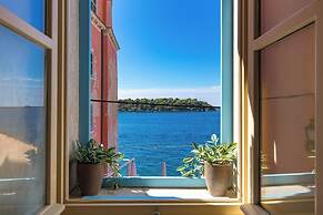 Natasha's Beachfront