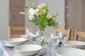 Poznan Stylish Grey Apartment by Renters