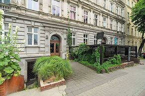 Poznan Stylish Grey Apartment by Renters