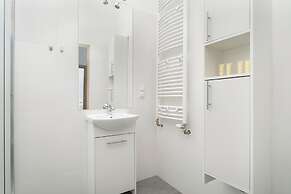 Poznan Stylish Grey Apartment by Renters