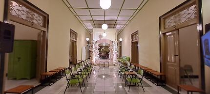 Hotel Irian Surabaya