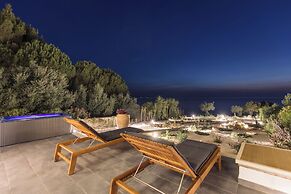 Terra Petra Villa - The Seafront Retreat