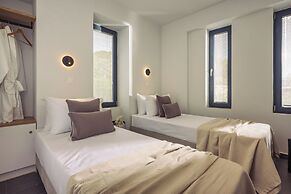 Terra Petra Villa - The Seafront Retreat
