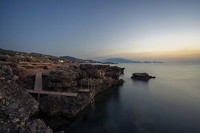 Terra Petra Villa - The Seafront Retreat