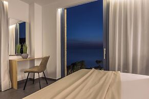 Terra Petra Villa - The Seafront Retreat
