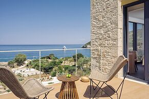 Terra Petra Villa - The Seafront Retreat