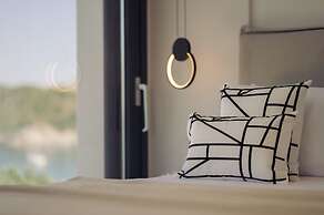 Terra Petra Villa - The Seafront Retreat