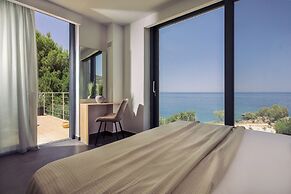 Terra Petra Villa - The Seafront Retreat