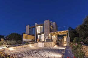 Terra Petra Villa - The Seafront Retreat