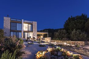 Terra Petra Villa - The Seafront Retreat