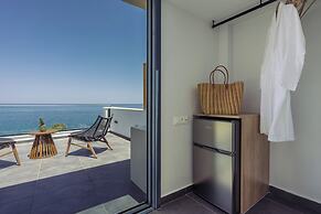 Terra Petra Villa - The Seafront Retreat