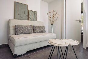 Terra Petra Villa - The Seafront Retreat