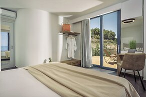 Terra Petra Villa - The Seafront Retreat