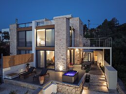 Terra Petra Villa - The Seafront Retreat