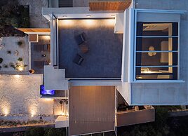 Terra Petra Villa - The Seafront Retreat