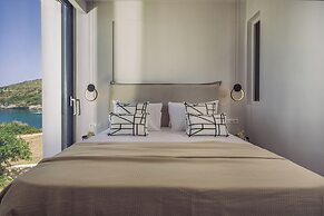 Terra Petra Villa - The Seafront Retreat