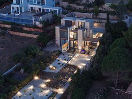 Terra Petra Villa - The Seafront Retreat