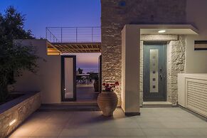 Terra Petra Villa - The Seafront Retreat