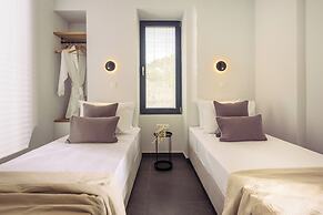 Terra Petra Villa - The Seafront Retreat