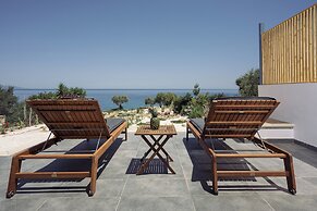 Terra Petra Villa - The Seafront Retreat