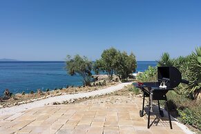 Terra Petra Villa - The Seafront Retreat