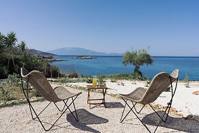 Terra Petra Villa - The Seafront Retreat