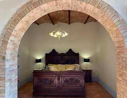 Cordella in Valdorcia Truffle & Olive Oil Resort - Podere Borgasso