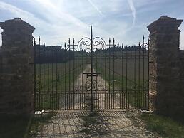 Cordella in Valdorcia Truffle & Olive Oil Resort - Podere Borgasso