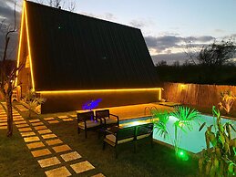 TOLSO WOODEN HAUSE
