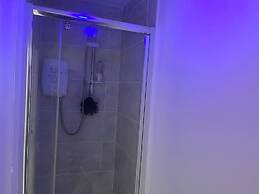 Stylish 1-bed Apt - Sleeps 4 - Parking - Wifi