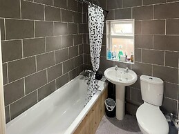 Stylish 1-bed Apt - Sleeps 4 - Parking - Wifi