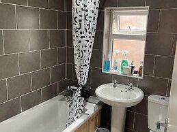 Stylish 1-bed Apt - Sleeps 4 - Parking - Wifi