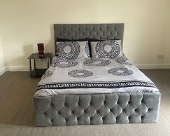 Stylish 1-bed Apt - Sleeps 4 - Parking - Wifi