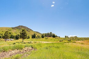 5 Mi to Devil Creek Reservoir: Idaho Farmhouse!