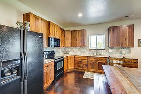 5 Mi to Devil Creek Reservoir: Idaho Farmhouse!