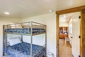 5 Mi to Devil Creek Reservoir: Idaho Farmhouse!