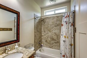 5 Mi to Devil Creek Reservoir: Idaho Farmhouse!