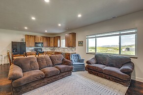 5 Mi to Devil Creek Reservoir: Idaho Farmhouse!