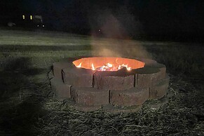 5 Mi to Devil Creek Reservoir: Idaho Farmhouse!