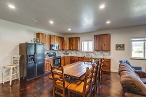 5 Mi to Devil Creek Reservoir: Idaho Farmhouse!