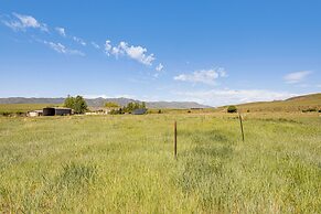 5 Mi to Devil Creek Reservoir: Idaho Farmhouse!
