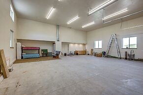 5 Mi to Devil Creek Reservoir: Idaho Farmhouse!