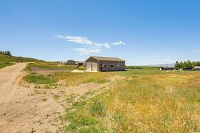 5 Mi to Devil Creek Reservoir: Idaho Farmhouse!