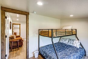 5 Mi to Devil Creek Reservoir: Idaho Farmhouse!