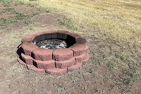 5 Mi to Devil Creek Reservoir: Idaho Farmhouse!