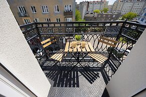 A Unique Studio for 4 by Renters